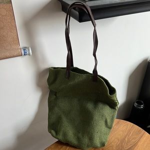 Green heavy duty jute bag with leather straps. Like new.